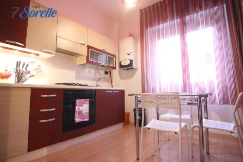 Kitchen, "7 SORELLE B&B" camere in pieno centro citta con bagno privato, FREE HIGH SPEED WI-FI, NETFLIX in Cosenza