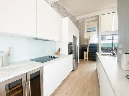 Coconuts - 3 bedroom 3 bathroom townhouse with tennis court, Nelson Bay (photo 6)