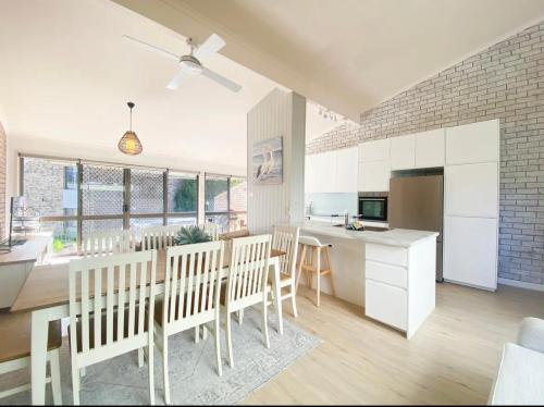 Coconuts - 3 bedroom 3 bathroom townhouse with tennis court, Nelson Bay (photo 2)