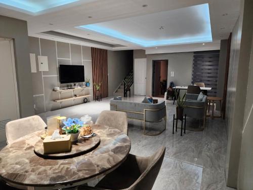 Spacious 5-bedroom, 4-bath townhouse in Legazpi City, Legazpi (foto 7)