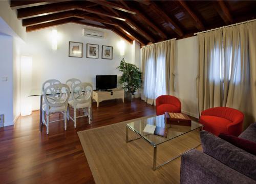 Apartamentos Abad Toledo - image 11