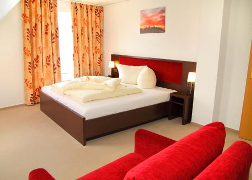 1 king bed, 2 sofa beds