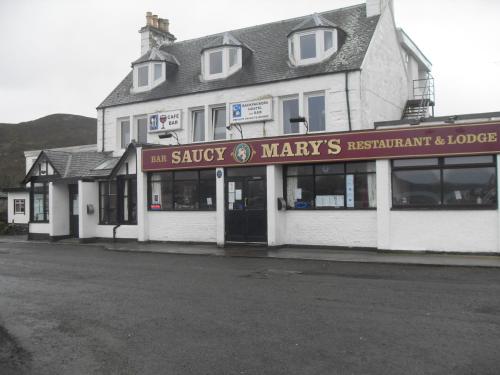 餐廳, Saucy Mary's Private Rooms & Hostel in 基里金