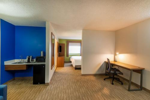 Holiday Inn Express Cleveland - Vermilion an IHG Hotel - image 10