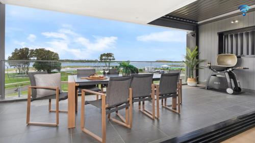 Luxe by the Lake in Lake Illawarra