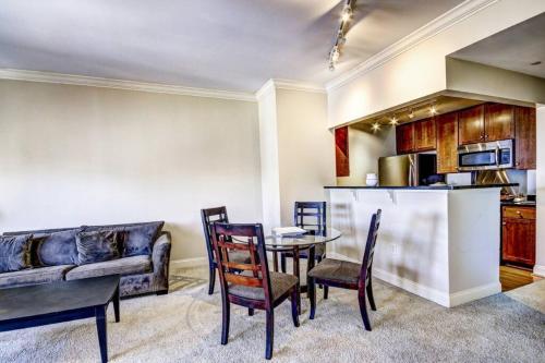 Chase Penthouse at 39 west Baltimore Inner Harbor Convention center free indoor parking one and two bedrooms in Baltimore, USA