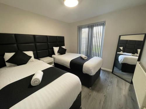 MAYS APARTMENTS - 2 Bedroom Apartment near city centre, FREE Parking, Sleeps 6 Guests in Toxteth