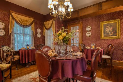Cedar House Inn - 식음료(F&B)
