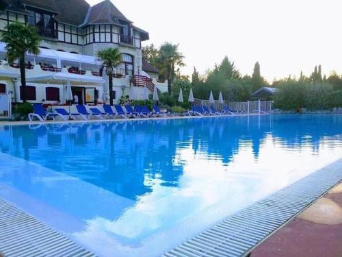 Attractive holiday home in Daumazan sur Arize with pool