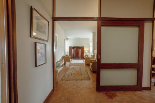 Grand Botanic Garden Apartment by Vacationy - image 2