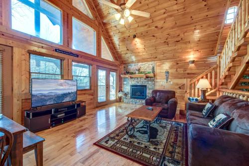 Hemlock Manor, 3 Bedrooms, Sleeps 10, WiFi, Game Room, Hot Tub, Fireplace