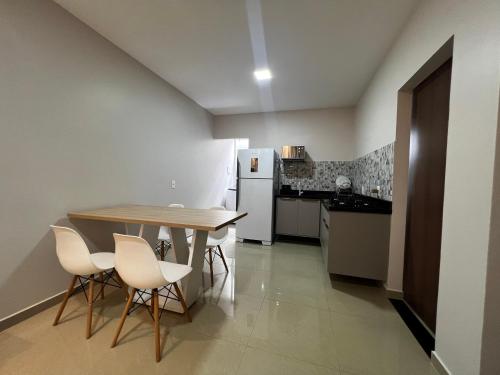 Apartamento inteiro dois quartos próximo ao Centro - image 2
