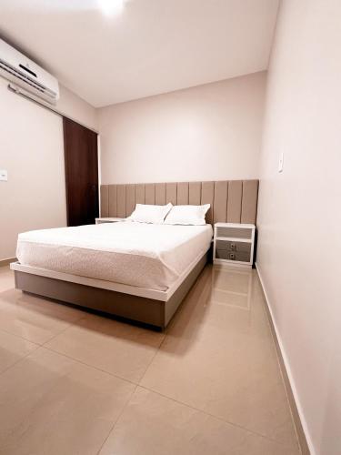Apartamento inteiro dois quartos próximo ao Centro - image 5