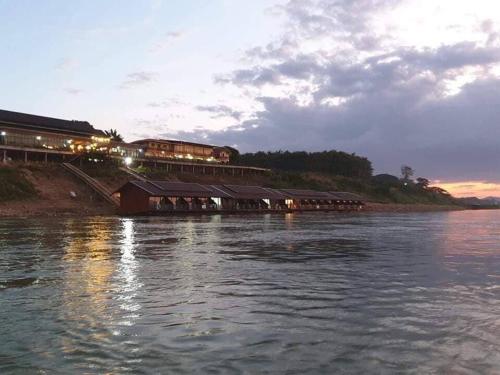 Riverside Chiangkhan Room Type - Family Suite with Balcony