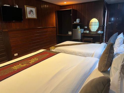 Riverside Chiangkhan Room Type - Superior Triple Room