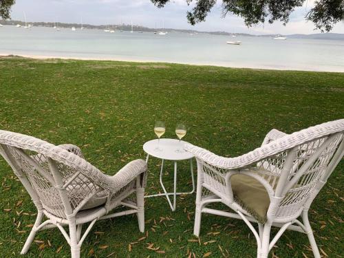 HighTide- luxury apartment, almost on the beach._2_image