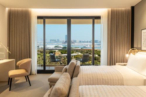 Royal Club Sea View, Guest Room, 2 Twin, Executive Lounge Access, Afternoon Tea & Happy Hour, Airport Transfer from Dubai Airport