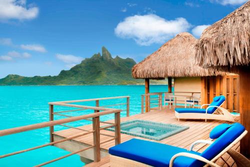 수영장, 더 세인트 레지스 보라 보라 리조트 (The St. Regis Bora Bora Resort) in 보라보라 아일랜드