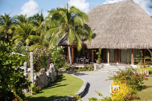 Restaurant, The St. Regis Bora Bora Resort in Bora Bora Island