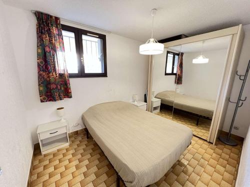 Appartement T2 avec Jardin, Climatisation, Parking, et Proche Commerces (Animaux Acceptes) - FR-1-70 near Aux Detours Des Sentiers