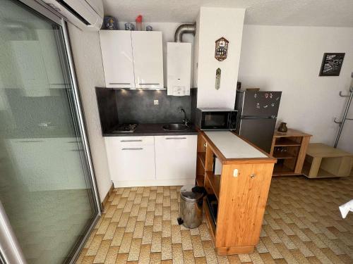 Appartement T2 avec Jardin, Climatisation, Parking, et Proche Commerces (Animaux Acceptes) - FR-1-70 near Aux Detours Des Sentiers