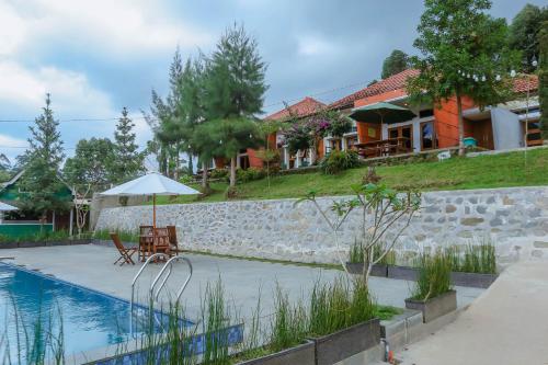 Swimming pool, De Bloem Lake View Pangalengan in Pangalengan