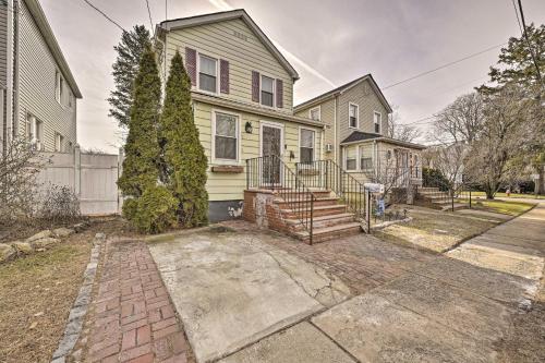 Charming New York Escape Near Central Park! in Jericho, USA