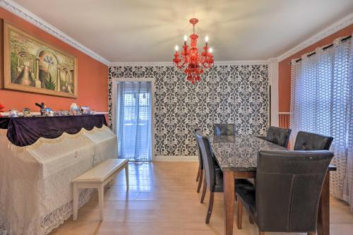 Charming New York Escape Near Central Park! in Jericho, USA