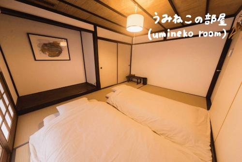 Book & Guesthouse Hitotomaru