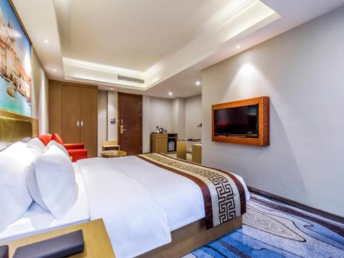 Elegant Double Room image 4