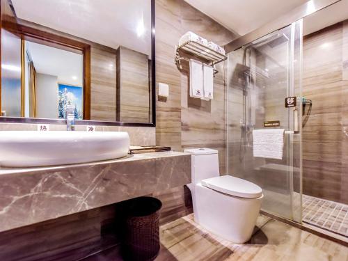 Elegant Twin Room image 4