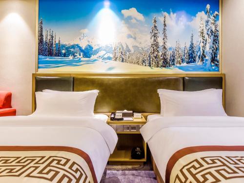 Elegant Twin Room image 3