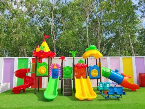 plac zabaw dla dzieci, Ruby Cafe & Homestay in Can Gio