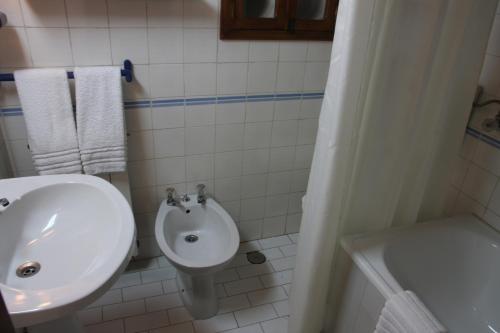 2 bedrooms, 6 beds
