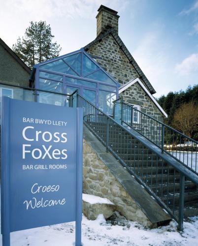 Cross Foxes - Bar Grill Rooms - image 8