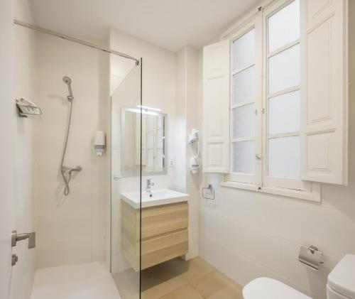 Exterior One-Bedroom Apartment image 8