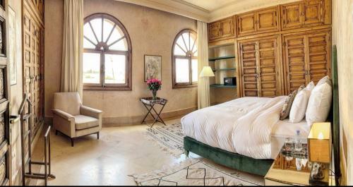 Deluxe Double or Twin Room image 4