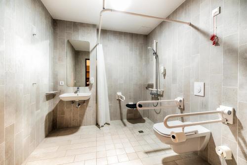ห้องน้ำ, B&B Hotel Cuxhaven in คุซฮาเฟิน