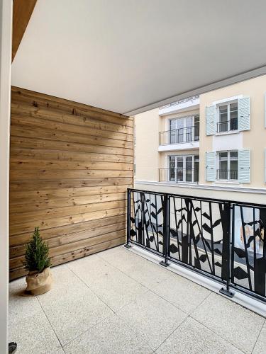 Balcony/terrace, Grand Appart spacieux terrasse parking 2pers wifi in Sarcelles