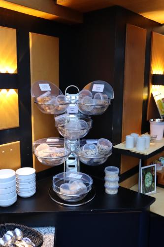 Avenue Hotel - image 13