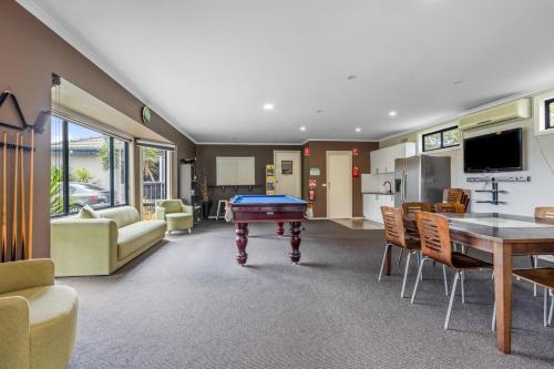 Rosebud Motel_1_image