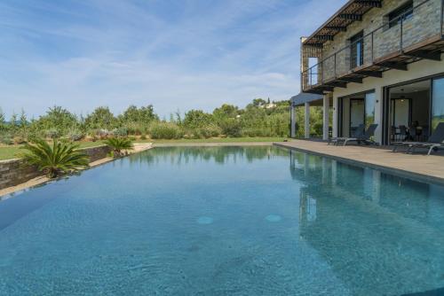 VILLA K Luxurious finishing with unusual view & big swimming pool - Location, gîte - Mougins