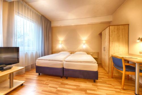 3 twin beds