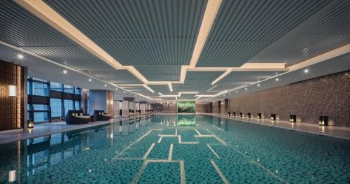 スイミングプール, Hualuxe Kunshan Huaqiao By IHG in 蘇州（スーヂョウ）
