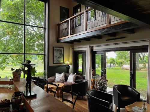 Malachite Manor photo 3