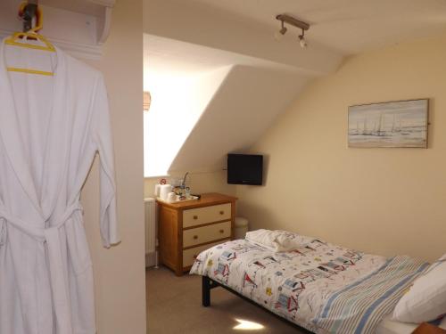 Single Attic Room with external private shower room - Sea View - Access by stairs only 