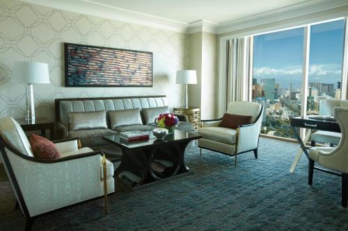 One Bedroom Suite with Strip View