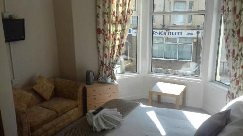 Lynwood Hotel - image 11