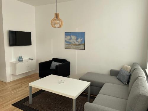 2 twin beds, 1 sofa bed