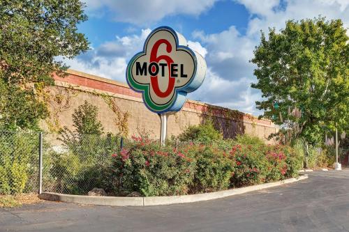 設施, 南加州聖羅莎6號汽車旅館 (Motel 6-Santa Rosa, CA - South) in 聖羅莎市中心(CA)